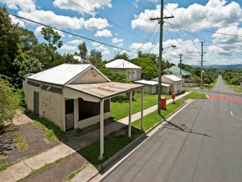 9 Blackstone Road, Eastern Heights QLD 4305