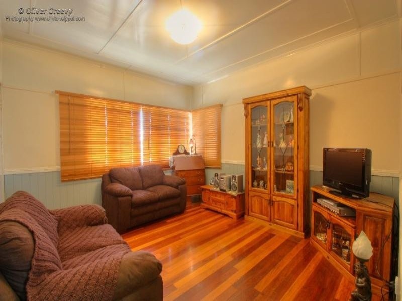 8 Crescent Street, Leichhardt QLD 4305