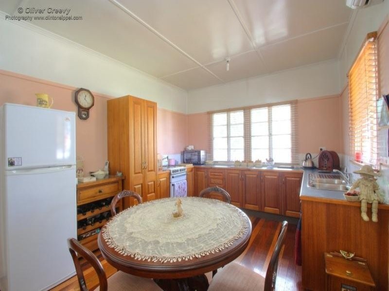 8 Crescent Street, Leichhardt QLD 4305