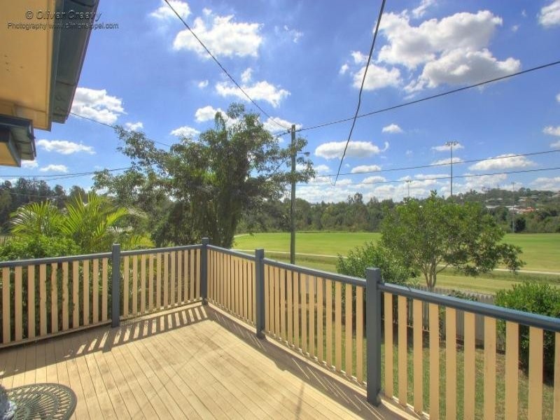 8 Crescent Street, Leichhardt QLD 4305