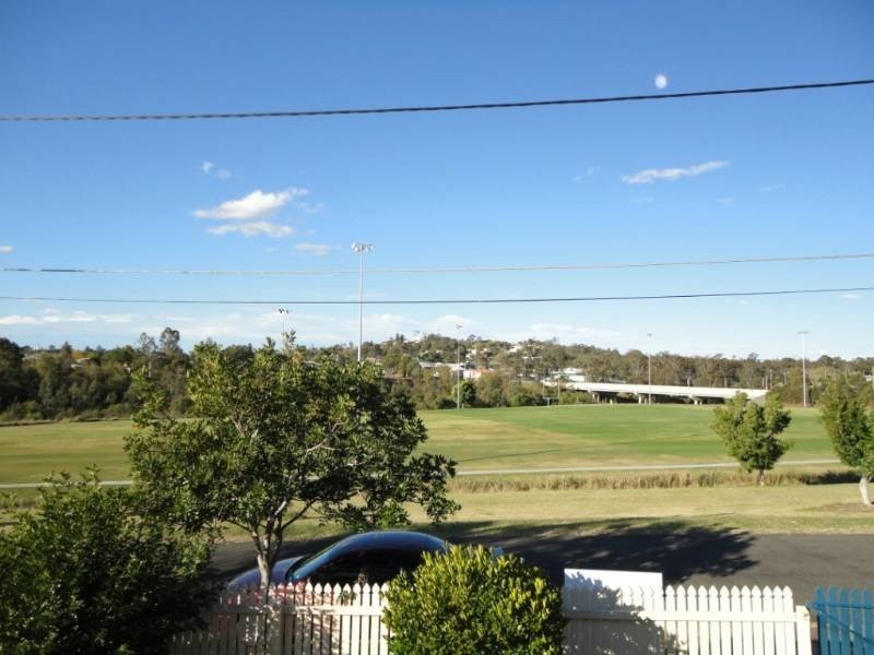 8 Crescent Street, Leichhardt QLD 4305