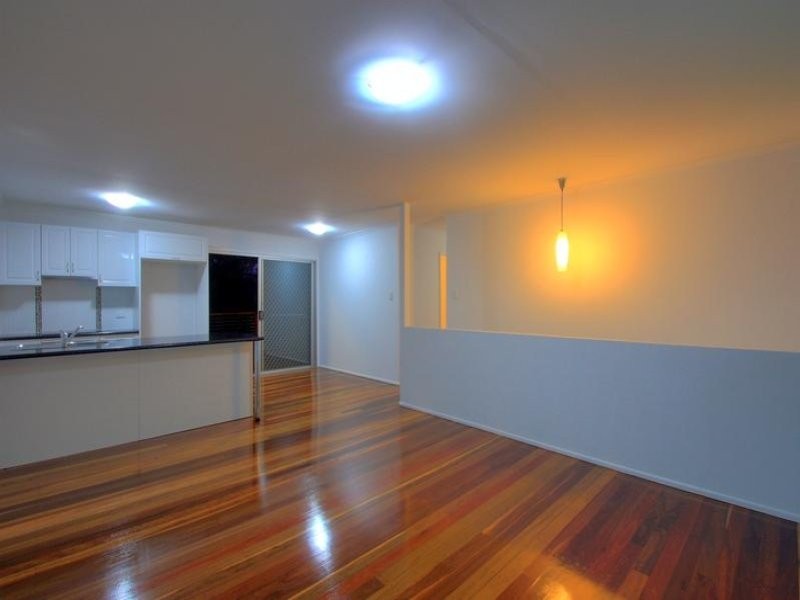 9 Janet Street, North Booval QLD 4304