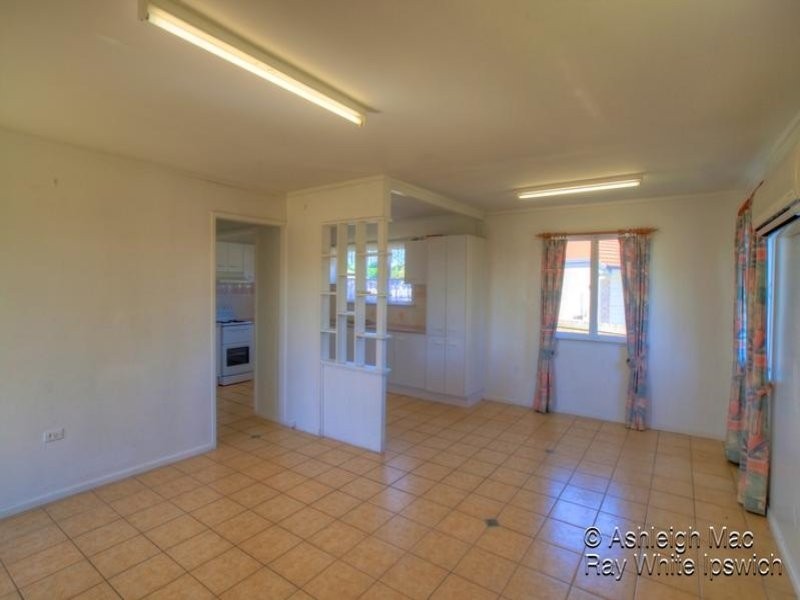 111 Edwards Street, Flinders View QLD 4305