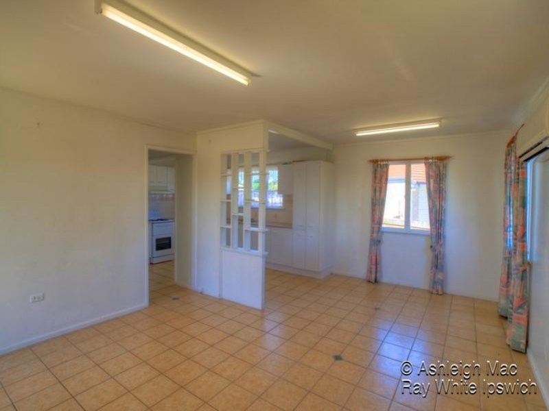 111 Edwards Street, Flinders View QLD 4305