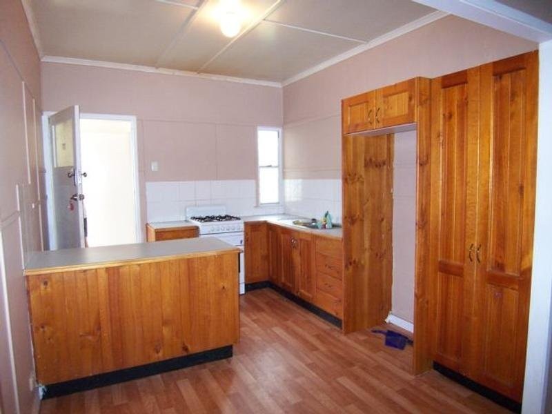 12 Casey St, Leichhardt QLD 4305