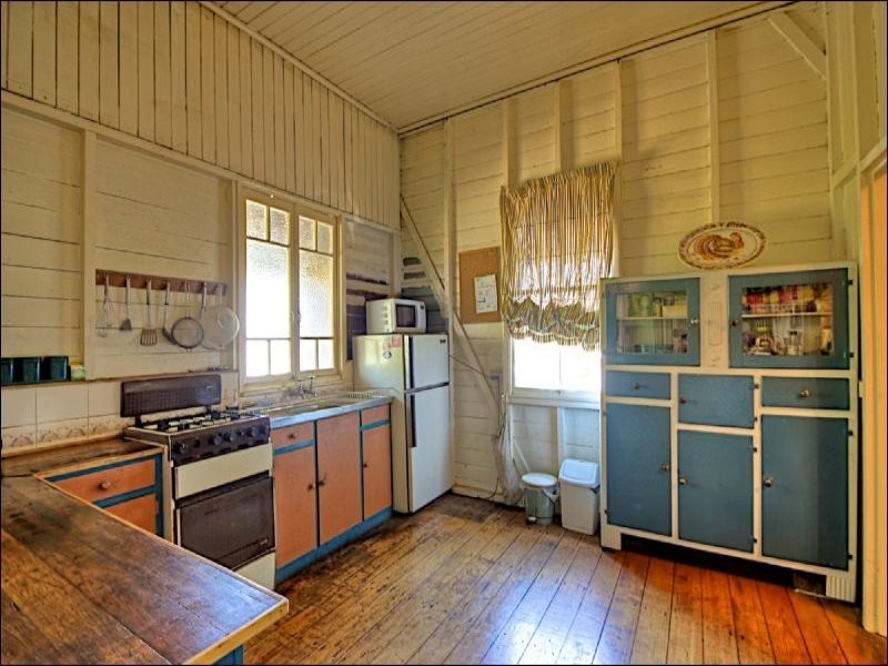 15 Brisbane Road, Dinmore QLD 4303