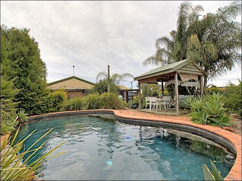 14 Hall Street, Peak Crossing QLD 4306