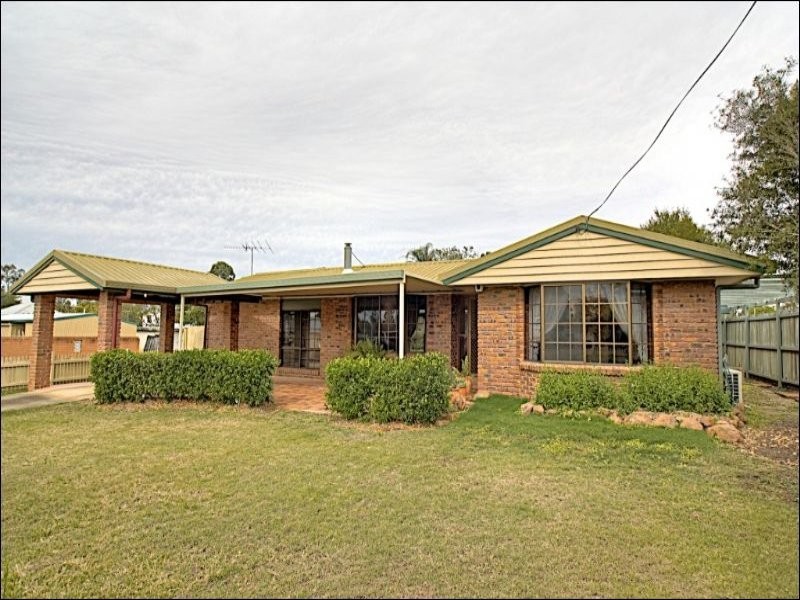 14 Hall Street, Peak Crossing QLD 4306