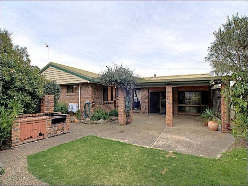 14 Hall Street, Peak Crossing QLD 4306