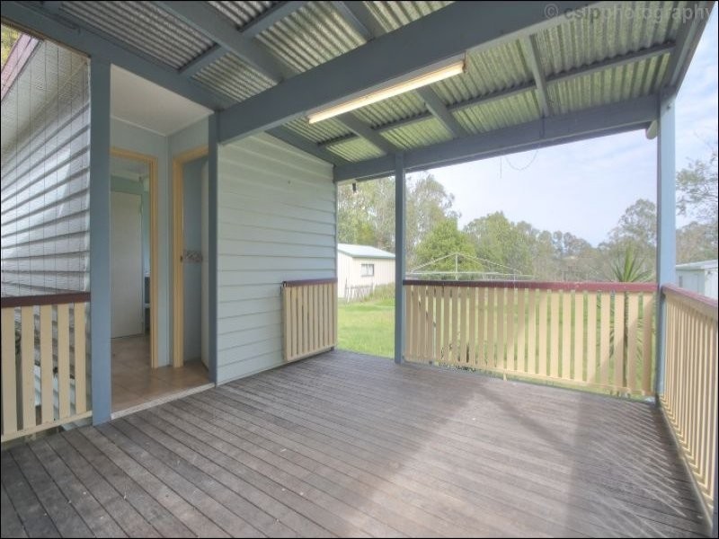 140 Woodend Rd, Woodend QLD 4305