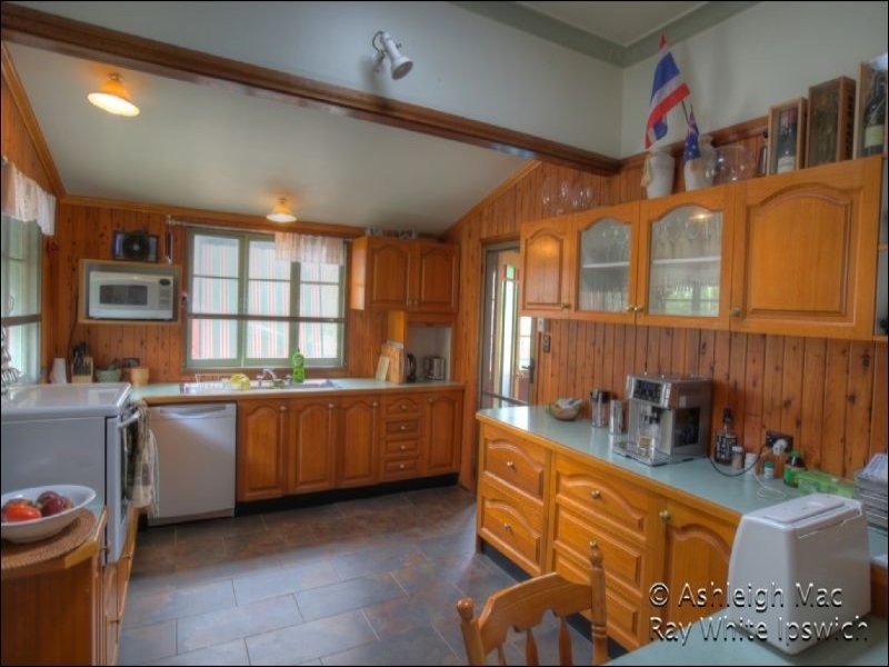 2 St Michaels Terrace, Pine Mountain QLD 4306