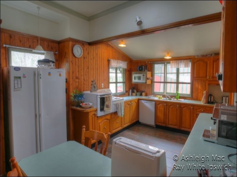 2 St Michaels Terrace, Pine Mountain QLD 4306