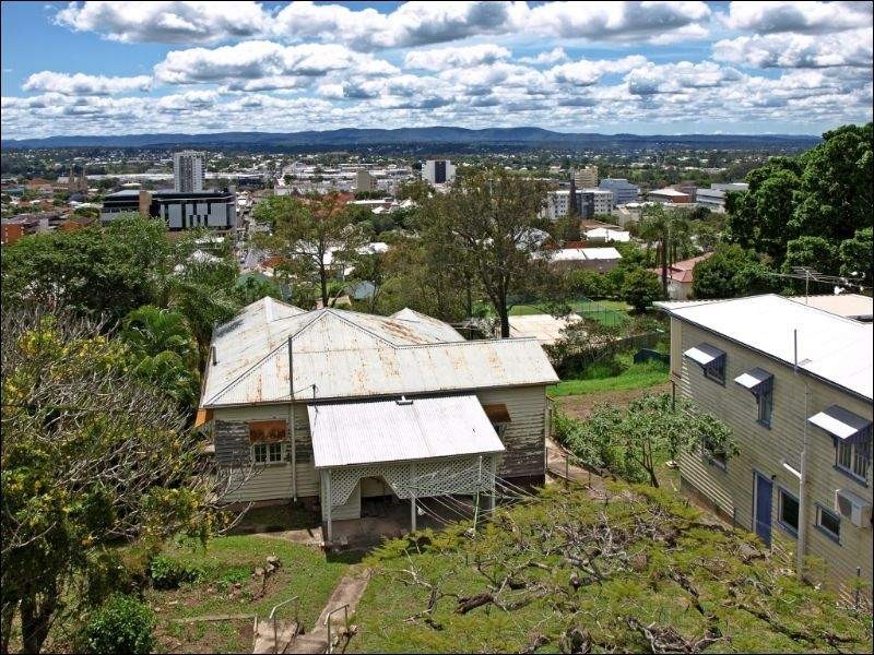 11 Chelmsford Avenue, Ipswich QLD 4305