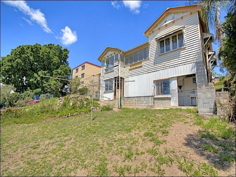 11 Chelmsford Avenue, Ipswich QLD 4305