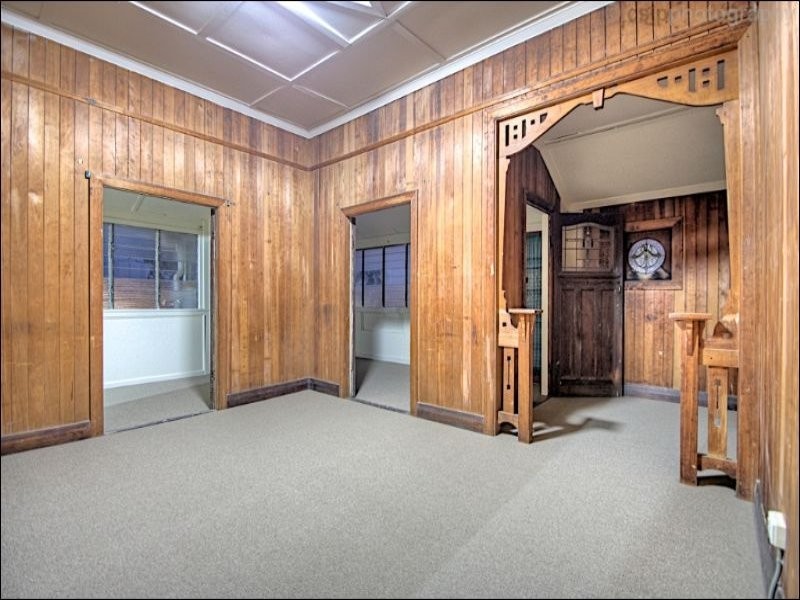 11 Chelmsford Avenue, Ipswich QLD 4305