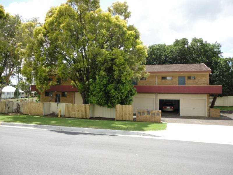 25 Railway Street, Booval QLD 4304