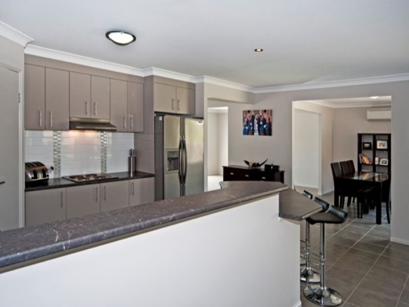 9 Merlot Place, Pine Mountain QLD 4306