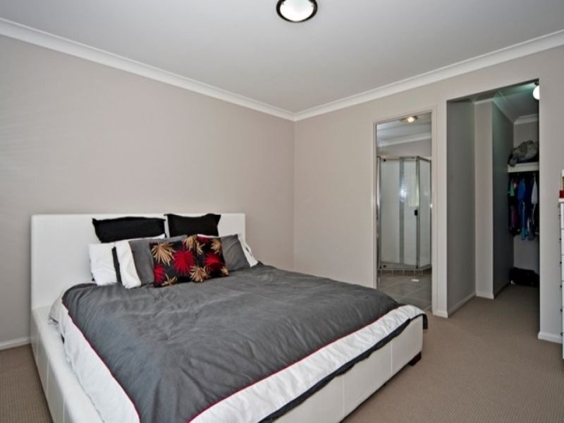 9 Merlot Place, Pine Mountain QLD 4306