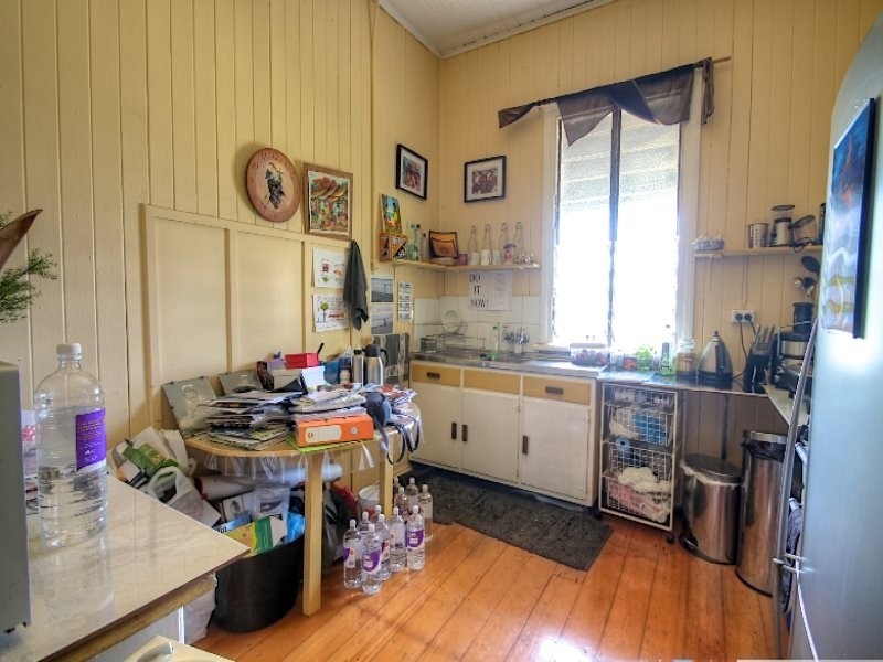 25 The Terrace, North Ipswich QLD 4305