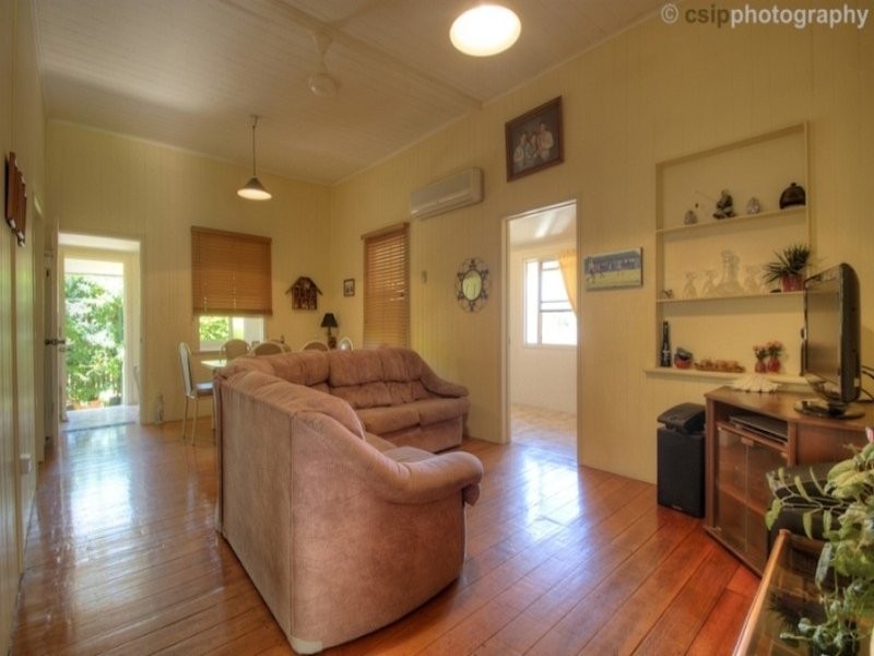 16 Queen Street, Walloon QLD 4306