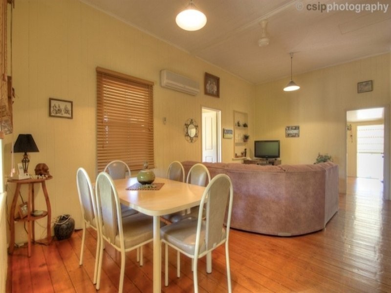 16 Queen Street, Walloon QLD 4306