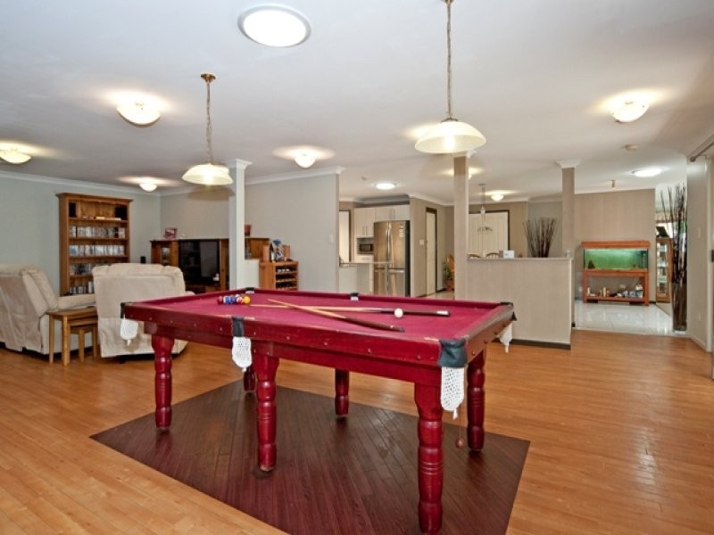 6 Flametree Close, Flinders View QLD 4305