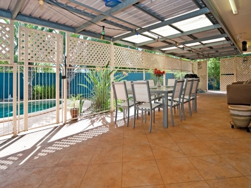 6 Flametree Close, Flinders View QLD 4305