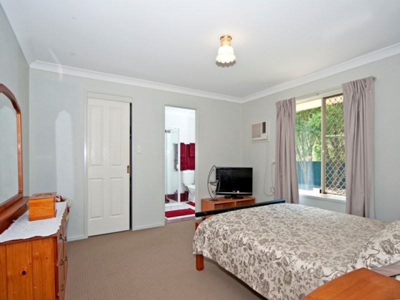 6 Flametree Close, Flinders View QLD 4305