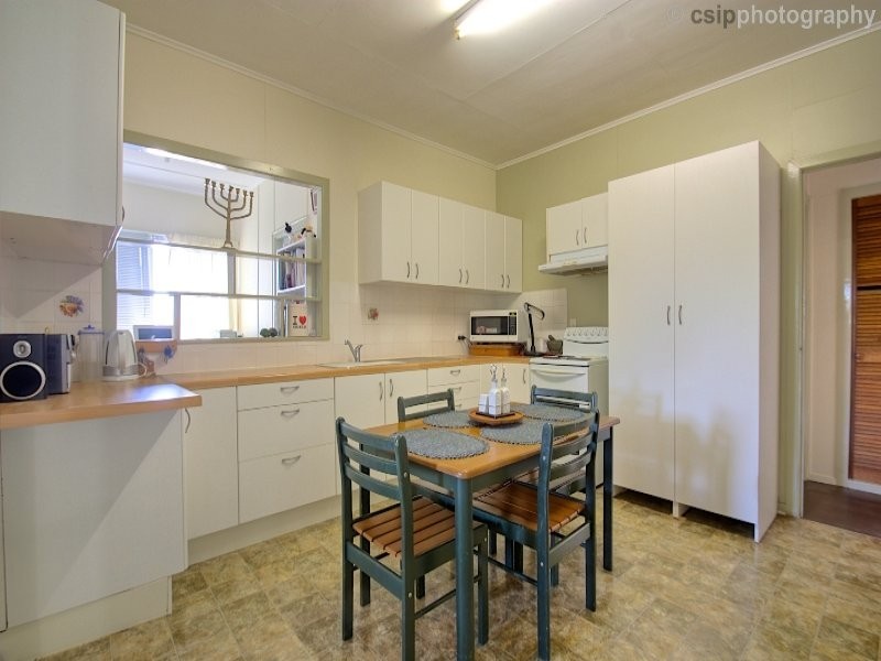 11 Idolwood Street, Eastern Heights QLD 4305