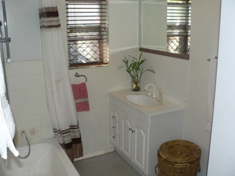 18 River Road, Dinmore QLD 4303