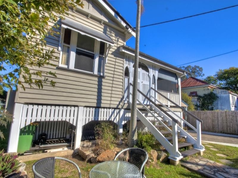 12 Smith Street, North Ipswich QLD 4305