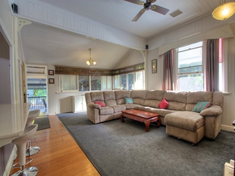 12 Smith Street, North Ipswich QLD 4305