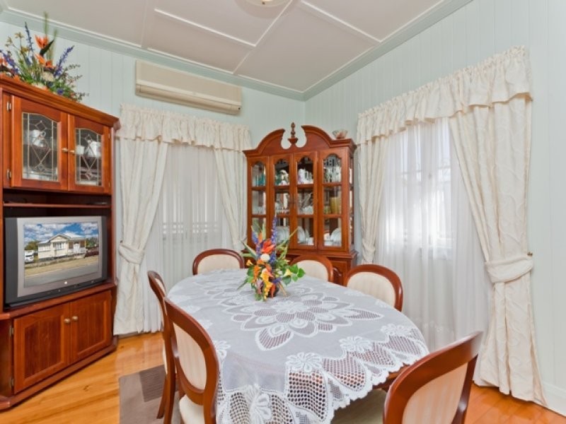 83 Cemetery Road, Raceview QLD 4305