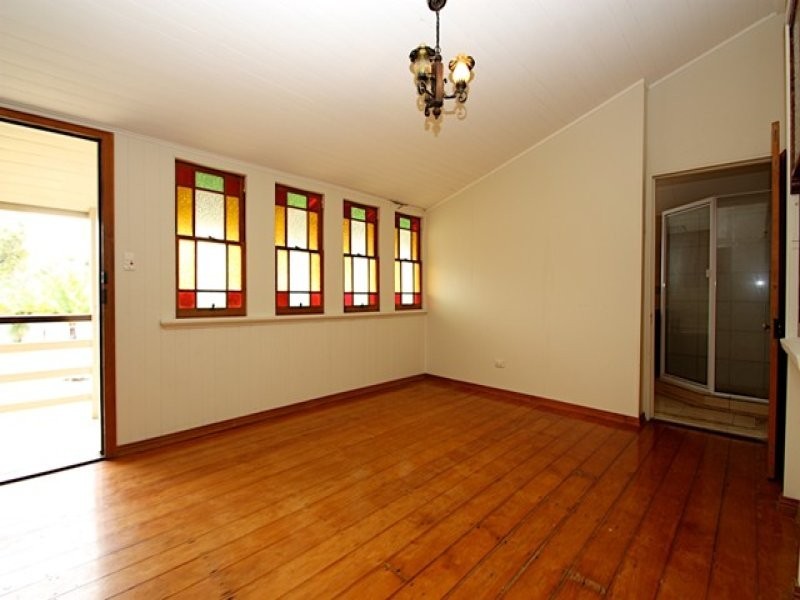 24 Smith Street, North Ipswich QLD 4305