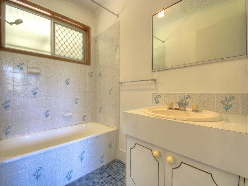 64 Naomai Street, Bundamba QLD 4304