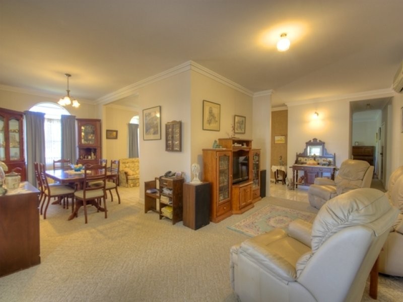 1 Honeysuckle Court, Walloon QLD 4306