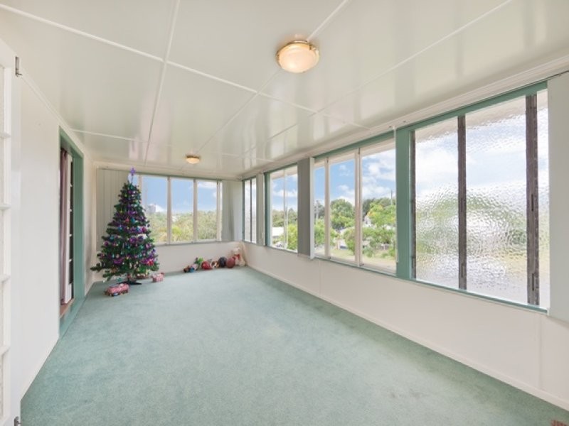 10 Ferguson Street, North Ipswich QLD 4305