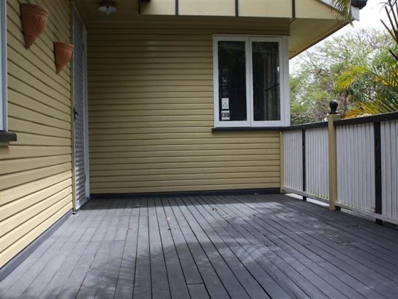 32 Larsen Street, Leichhardt QLD 4305