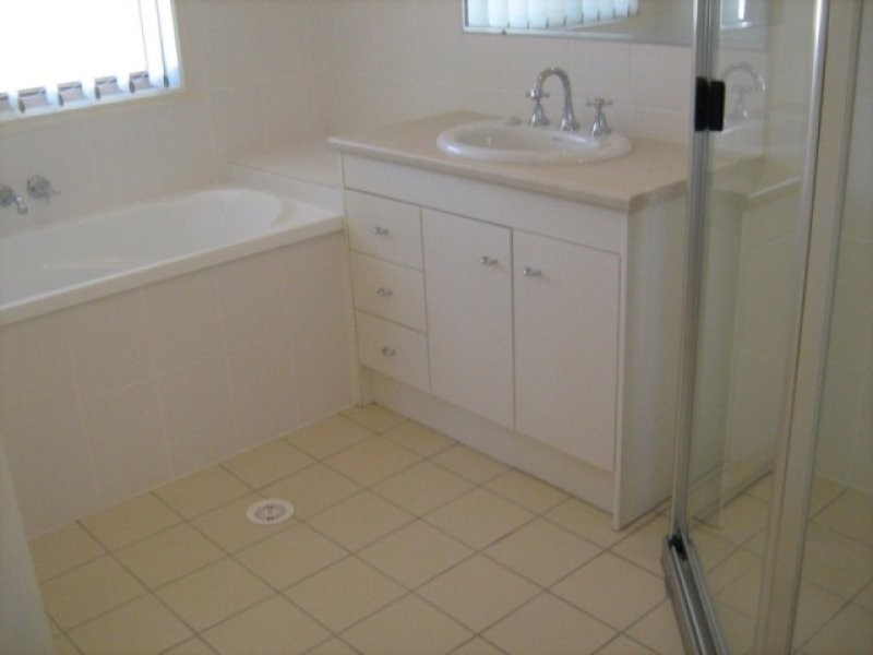 1 Bray Street, Lowood QLD 4311