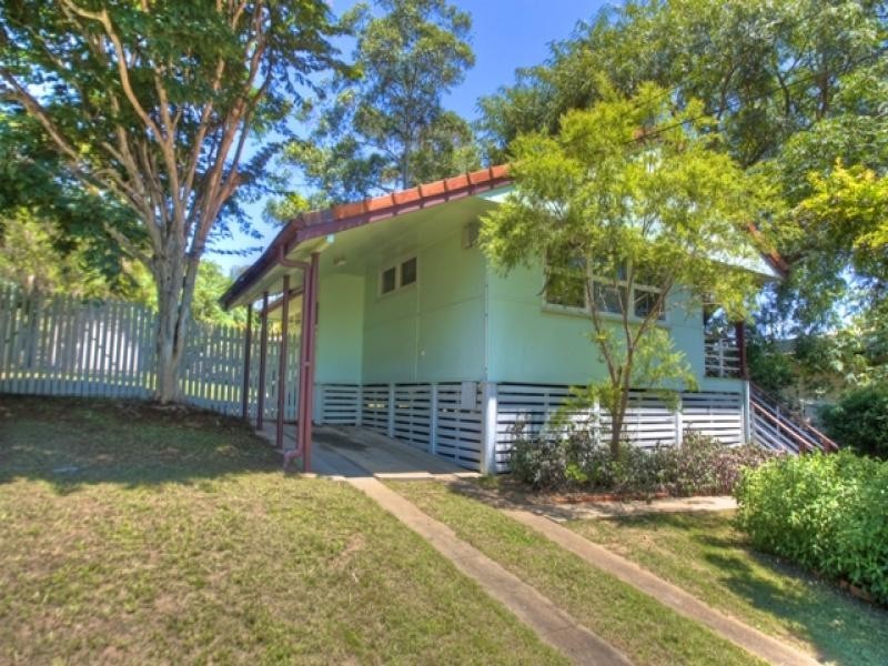 32 Flinders Drive, Leichhardt QLD 4305