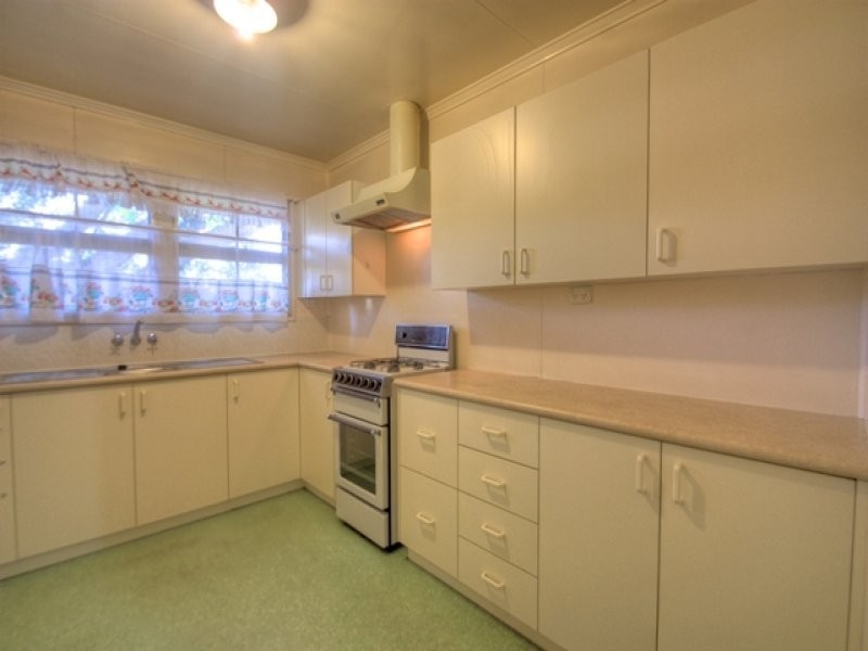 32 Flinders Drive, Leichhardt QLD 4305