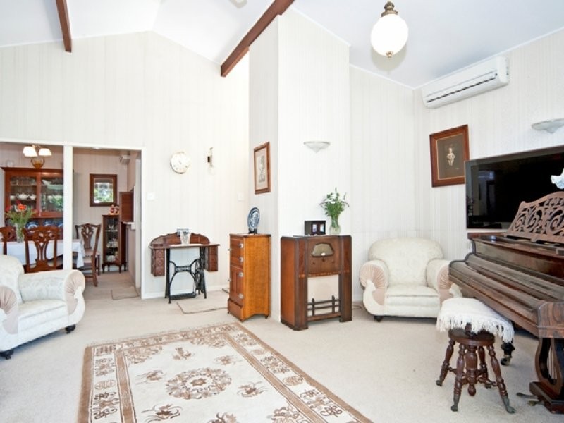 7 Lloyd George Street, Eastern Heights QLD 4305