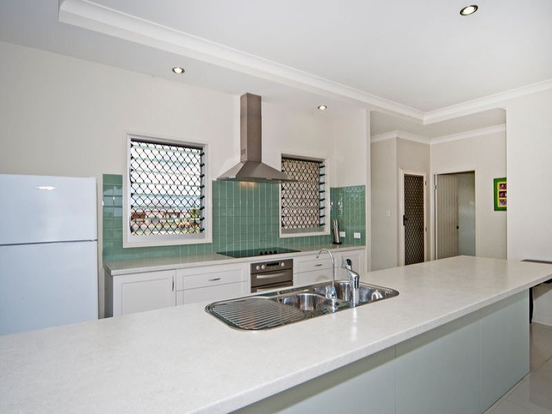 27 Ivory Close, Peak Crossing QLD 4306