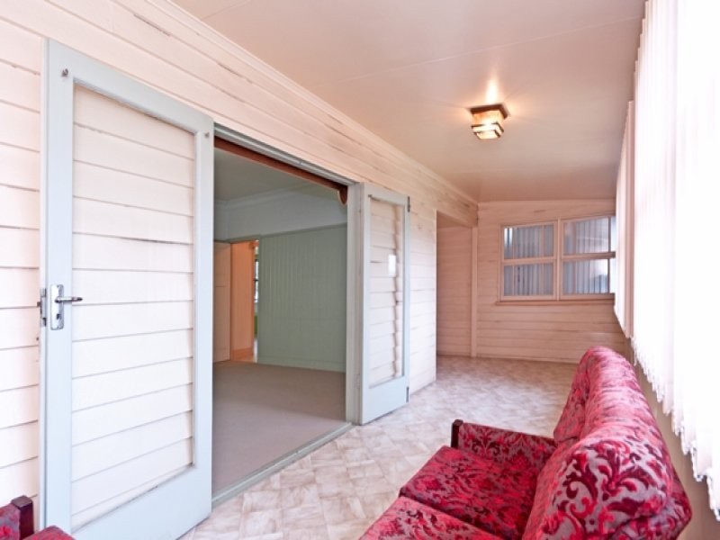 25 Dorothy Street, Silkstone QLD 4304