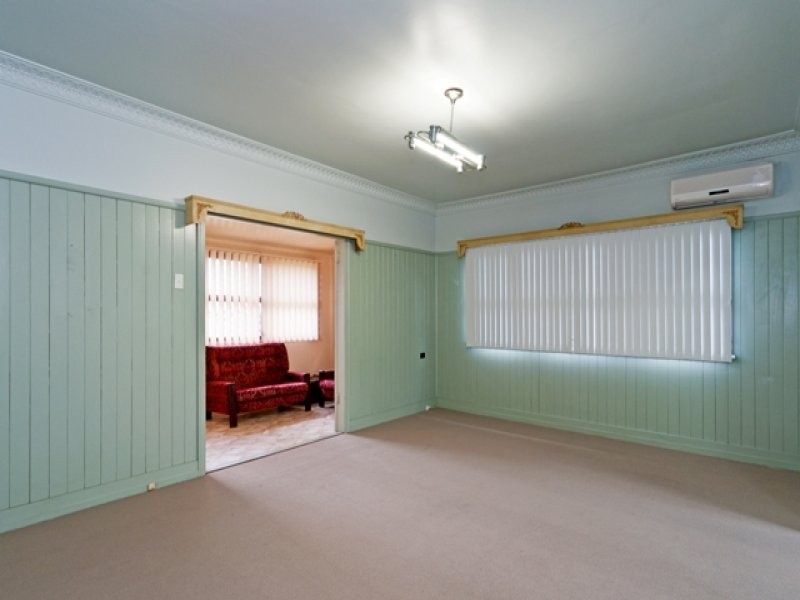 25 Dorothy Street, Silkstone QLD 4304