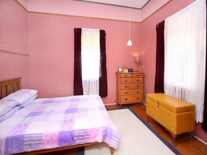 125 Glebe Road, Silkstone QLD 4304