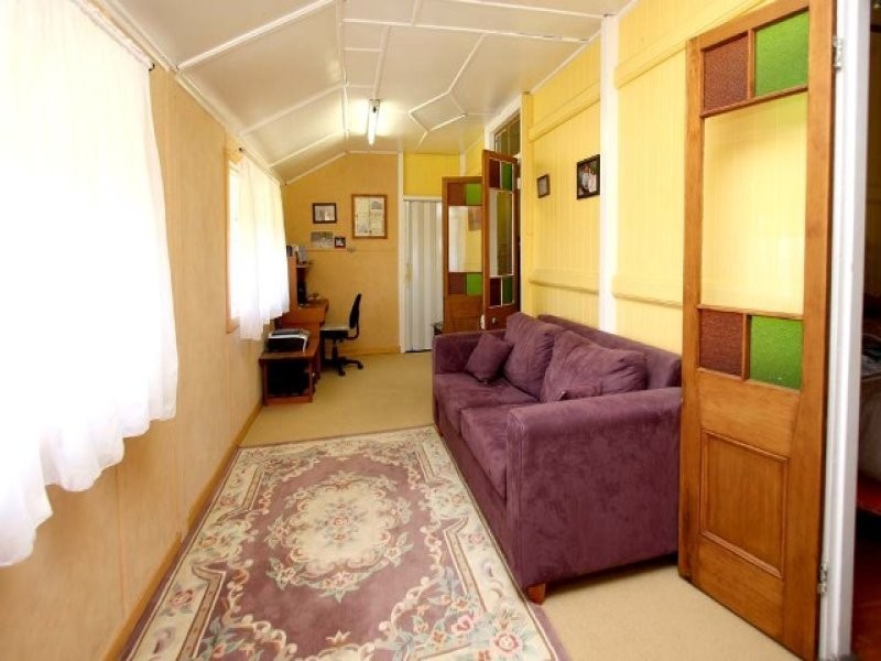 125 Glebe Road, Silkstone QLD 4304