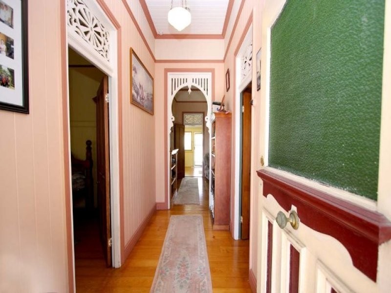 125 Glebe Road, Silkstone QLD 4304