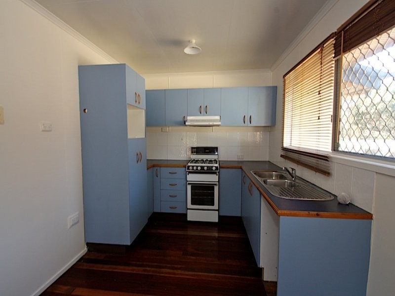 13 Eyre Street, Leichhardt QLD 4305