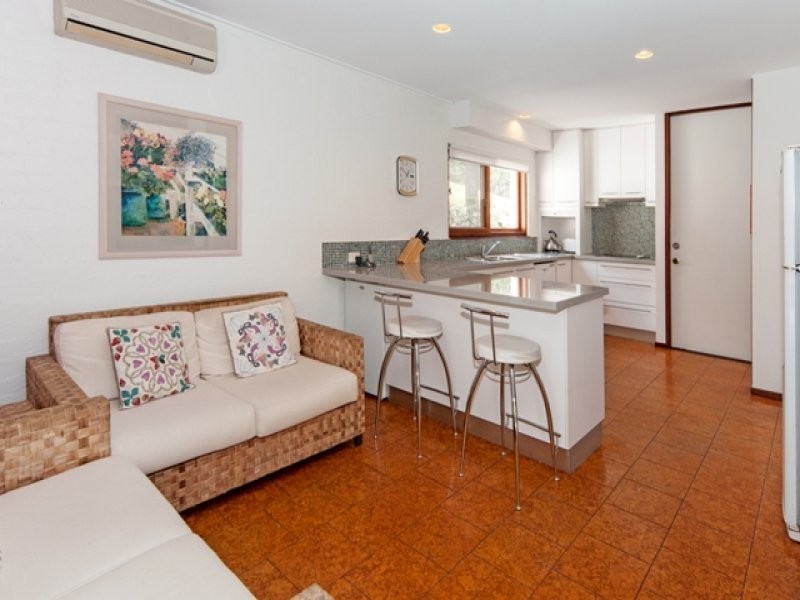6 Whitehead Street, Eastern Heights QLD 4305